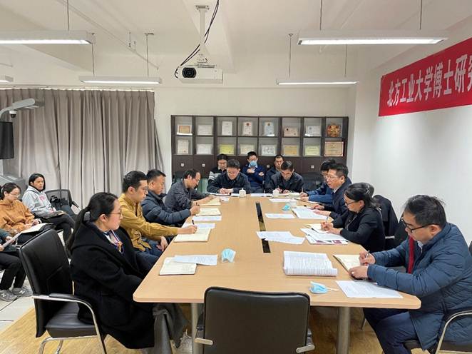 说明: G:\01 - 研究生教育工作会议\分组讨论总结\缪书记-交通分组讨论1.jpg